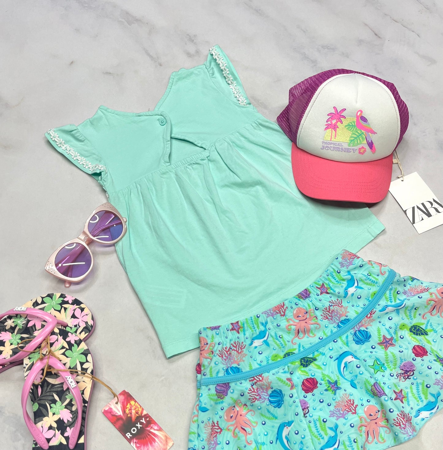🌿 Camisole : Carter’s 5 ans fille comme neuve . Dos superbe .