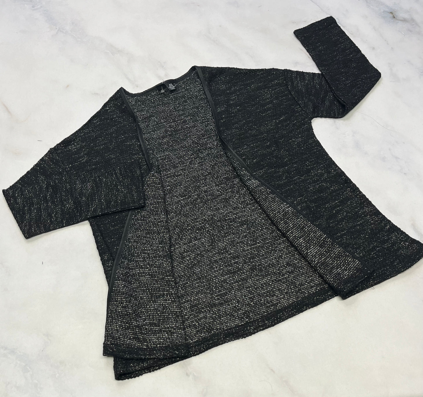 Veste noir : tissu brillant bande noir effet cuir ! Super état .