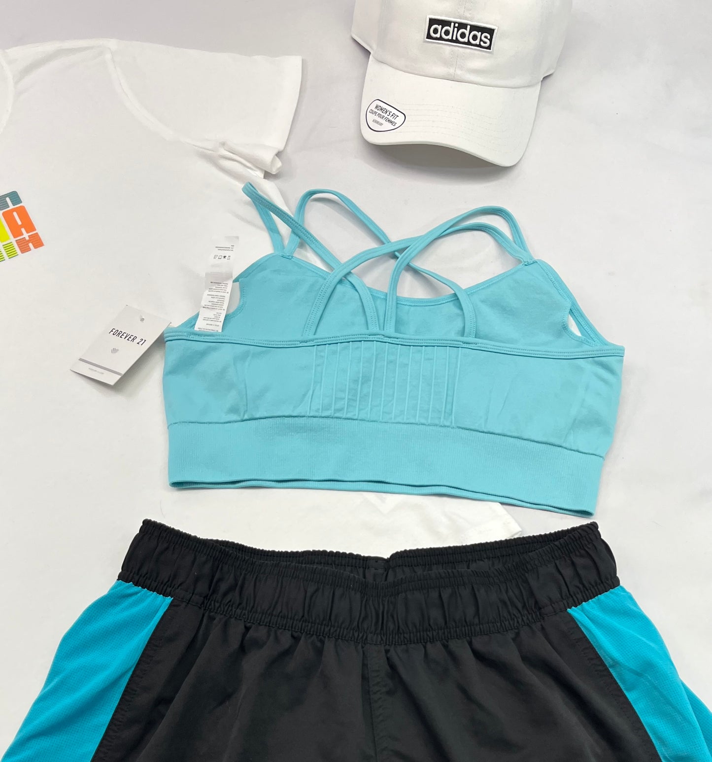 🩵 Top : sport Forever 21 avec pad amovible . M/ femme confo hyper stretch . Neuf !