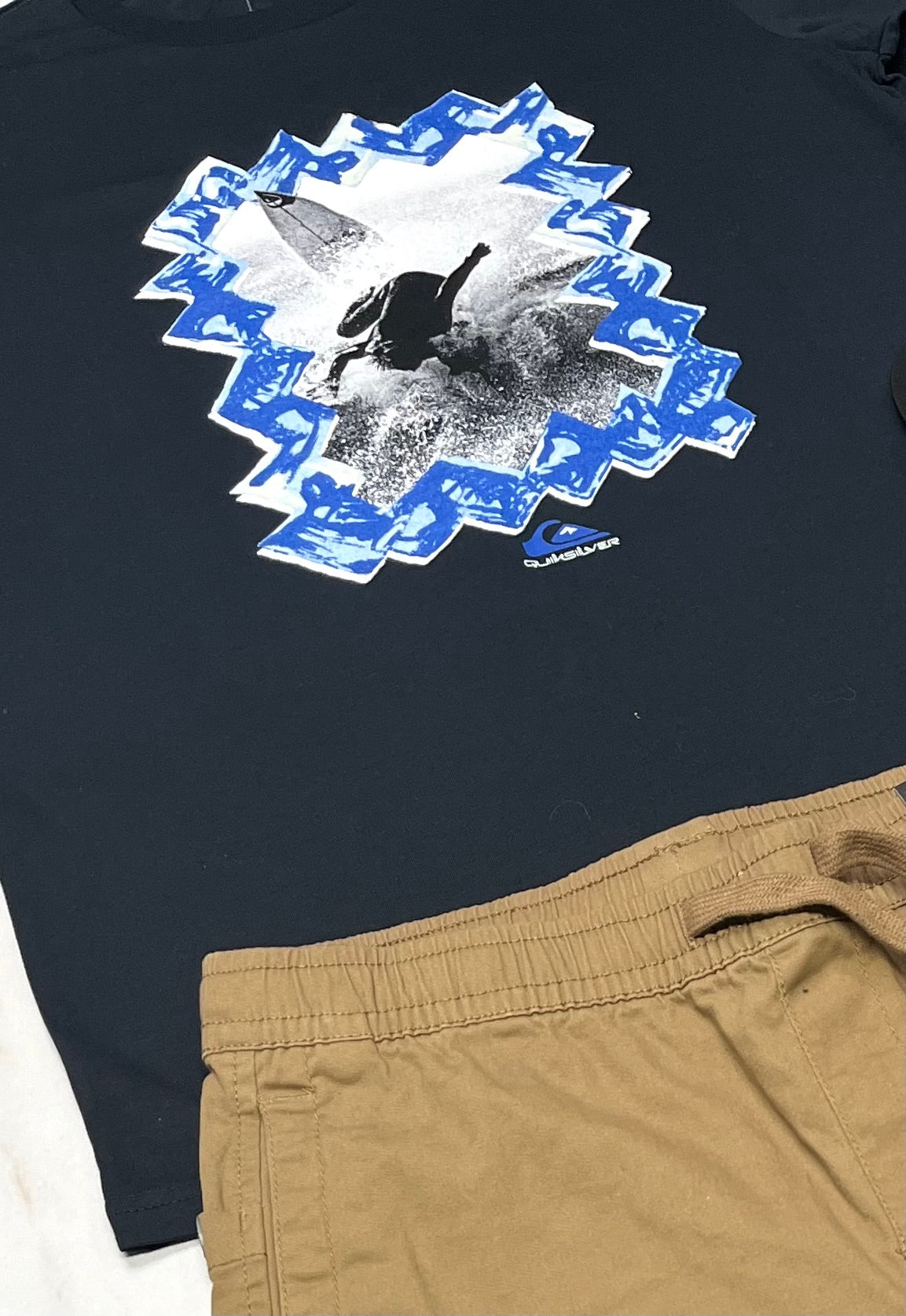 💙 Solde ..T-Shirt Quiksilver : neuf ! mais mini ombrage flou d’impression . 14 ans garçon.