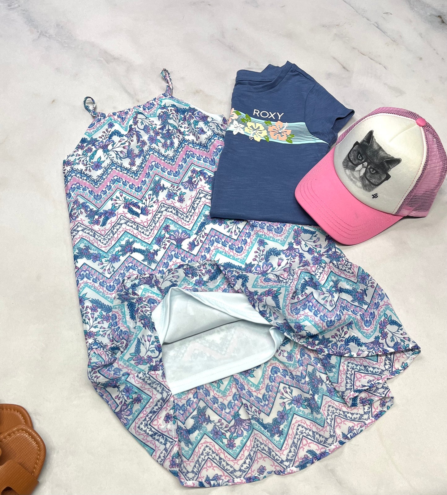 🩵 Robe : doublure intégré . Look un peu plus long à l’arrière . 5-6 ans fille neuve !