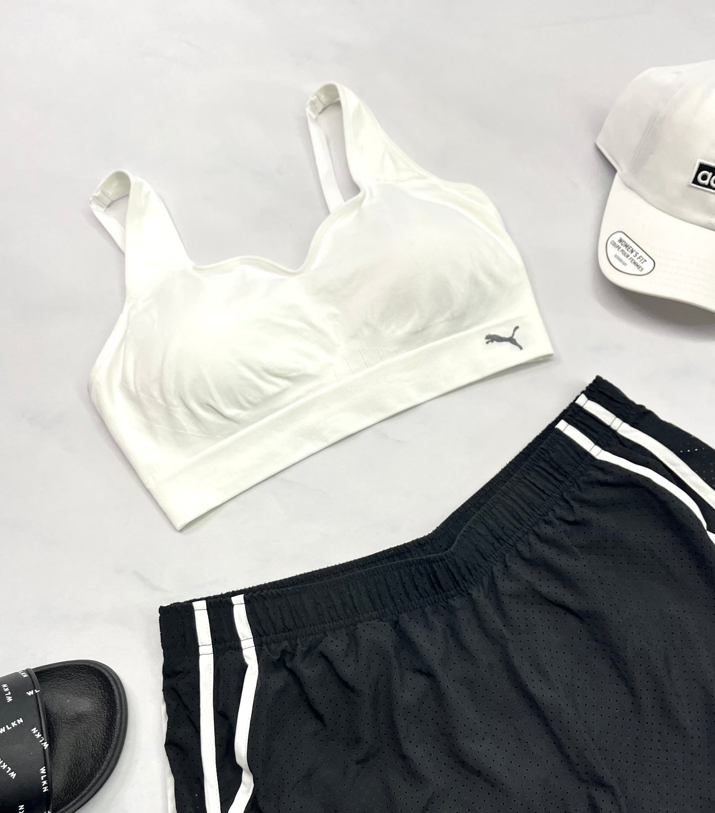 🌴 Top : Puma sport col V neuf ! Pad amovible et bretelles ajustable . XL/ femme neuf !