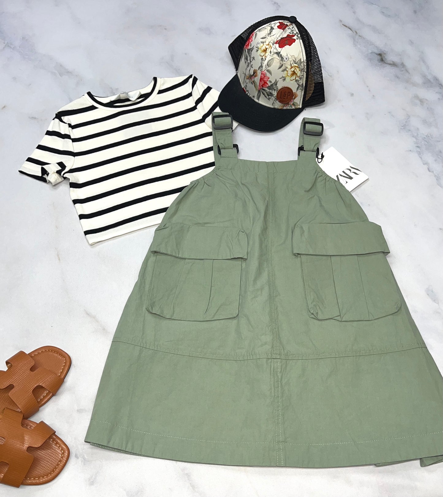 🌿 Robe ZARA : bretelles ajustable et  dos avec bande élastique . 6 ans fille neuve .