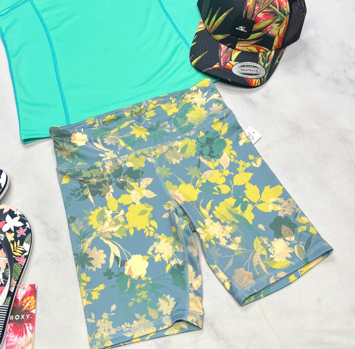 🌿 Cuissard  : en tissu de sport fleurie 10-12 ans fille neuf ! Extensible .