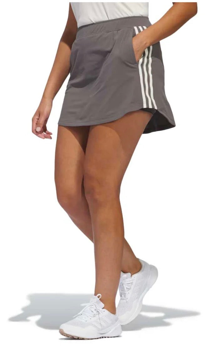🌿 Jupe sport : Adidas sous cuissard stretch intégré . Molle confo . ( longueur mi cuisse en vrai ) Couleur café incroyable neuve !M/ femme