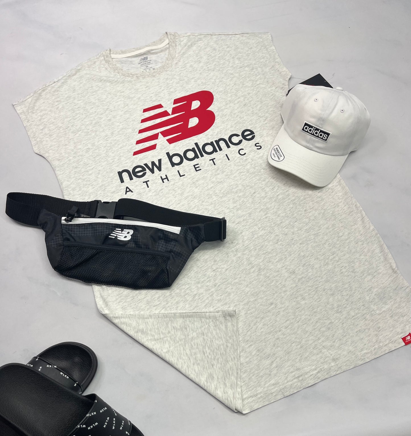 😍Robe : New Balance ( beigé gris) M/ femme coupe relax  neuve !