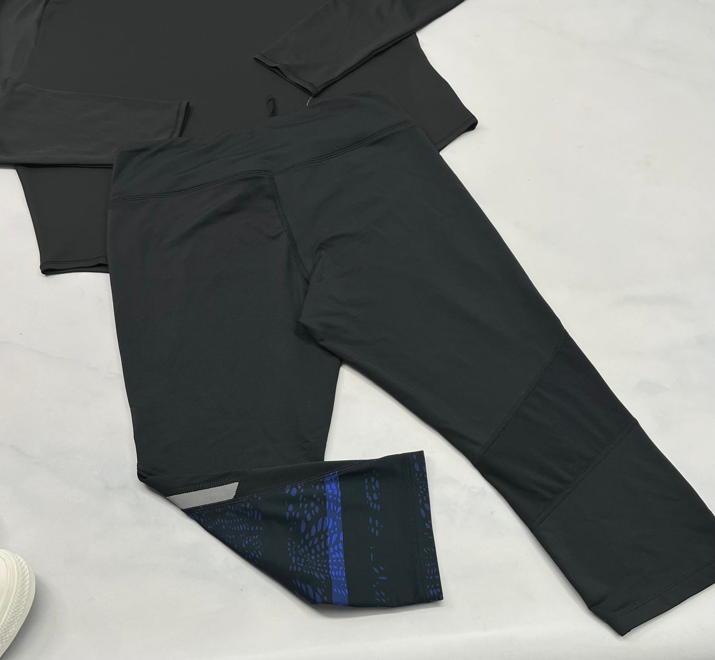 💙 Capri sport : New Balance M/fit stretch femme comme neuf ! Le derrière est tout noir .