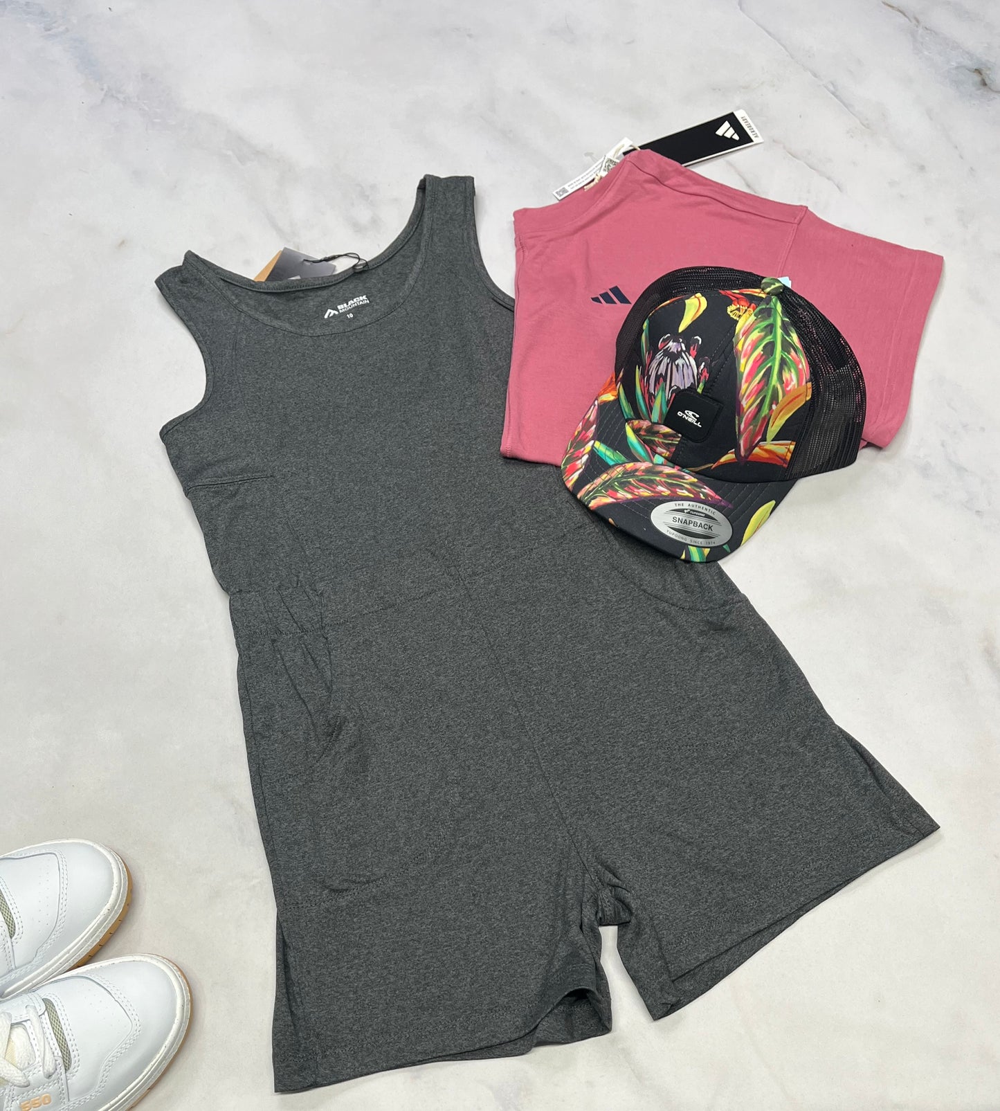 🌸 1 pièce short : Black Mountain tissu sport stretch de partout . Poches sur les côtés . 10(9-10 ans ) fille neuf !