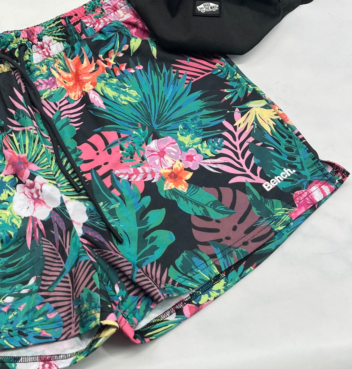 🌴 Short : BENCH fleuris L et XL femme coupe confo neuve ! Tissu souple qui ne décolore pas . Qualité ++