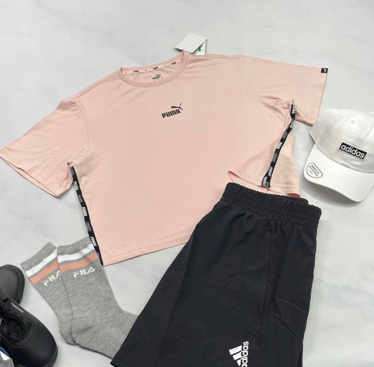 🌸 Manche courte : Puma rose avec bandes Puma noir de chaque cotés . L/ femme relax fit look  ( mi hanche ) neuf !