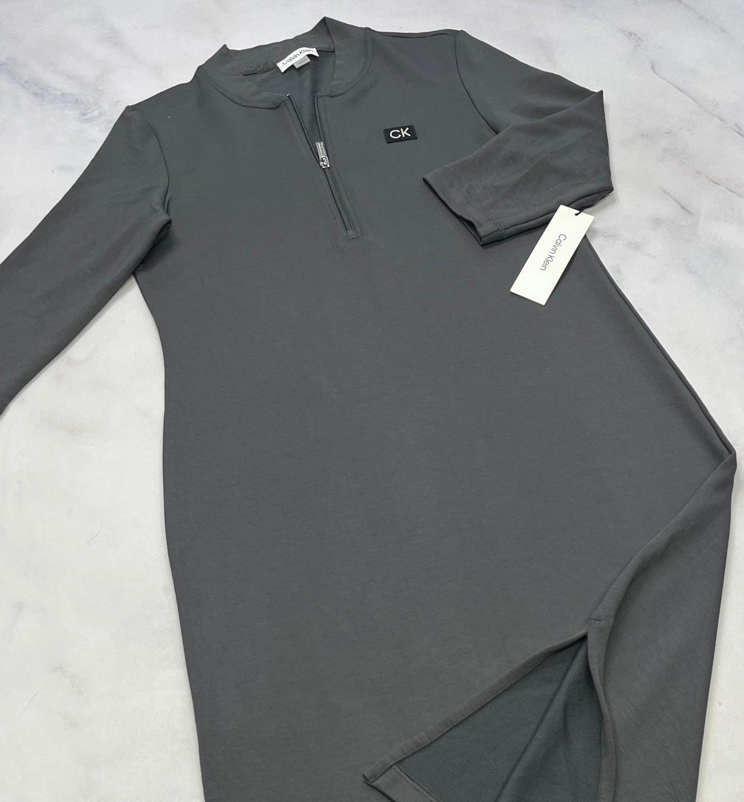 Calvin Klein : Robe longue hyper confo stretch . Manche 3quart / fendu au bas . Neuve . M/ femme confo .