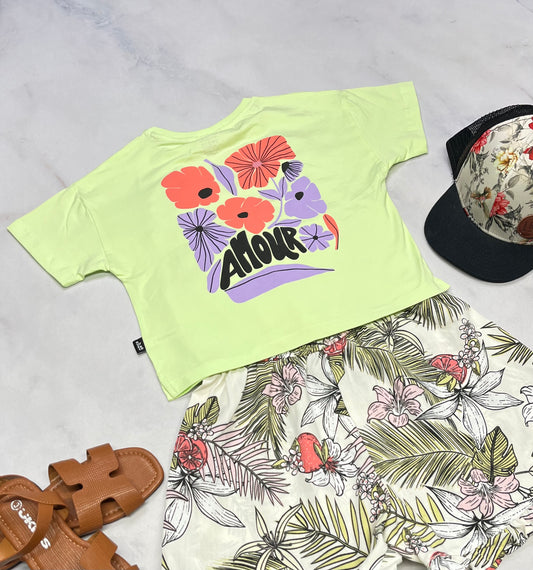 🌵 Manche courte : Surface look mi hanche . Beau logo au dos . 6 ans fille neuf !