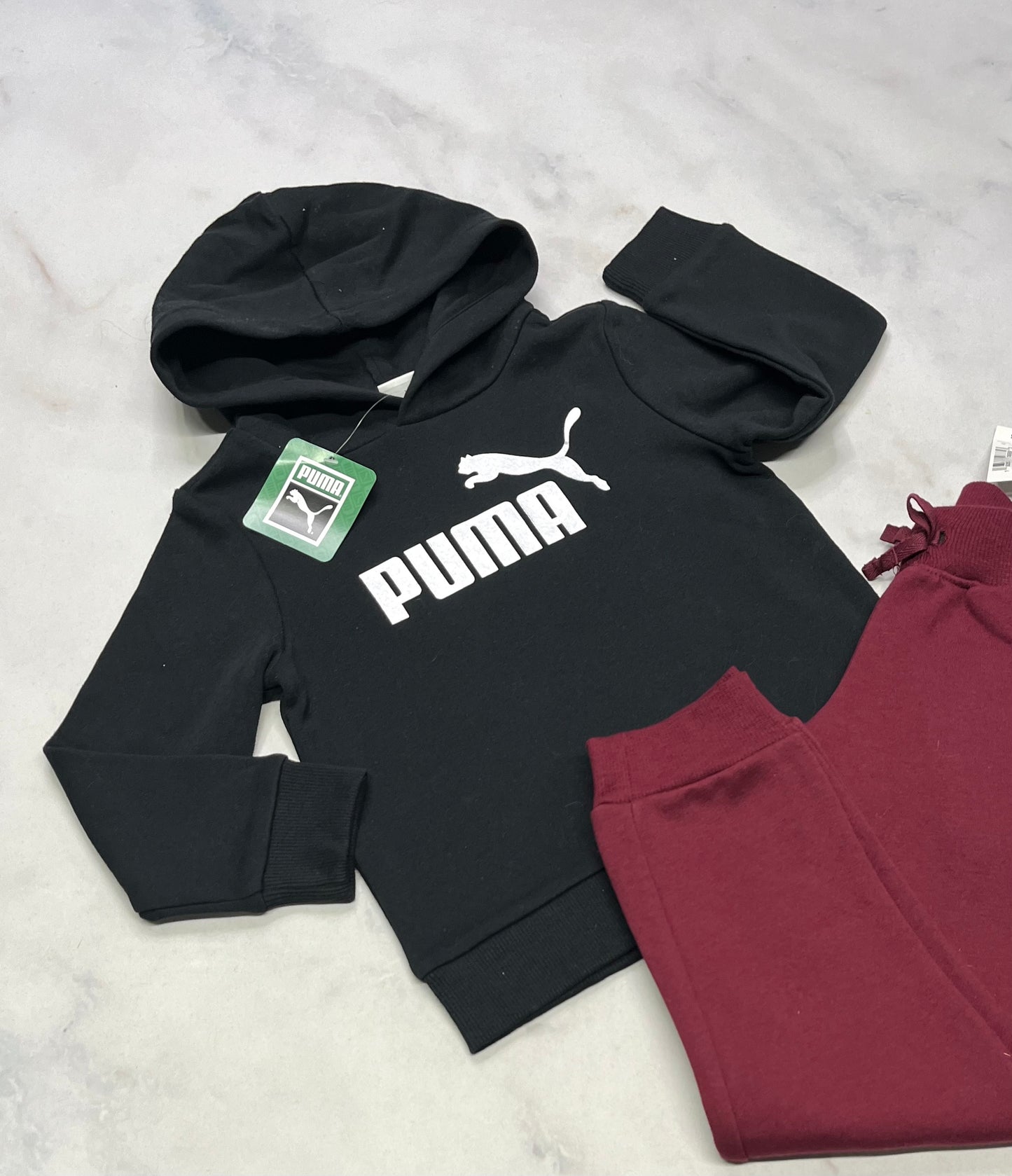 Duo ouaté :4 ans fille neuf! Puma cagoule logo argenté neuve + Jog. Bourgogne rosé 4 ans neuf!