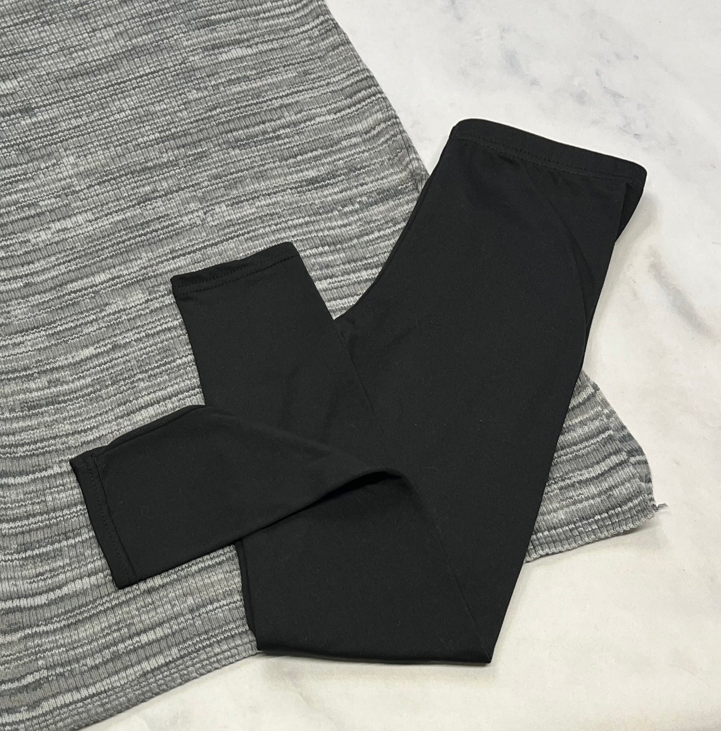 Duo neuf ! ZARA : Robe en tricot doux stretch + 8 ans neuve + leg. Neuf noir 7-8 ans.