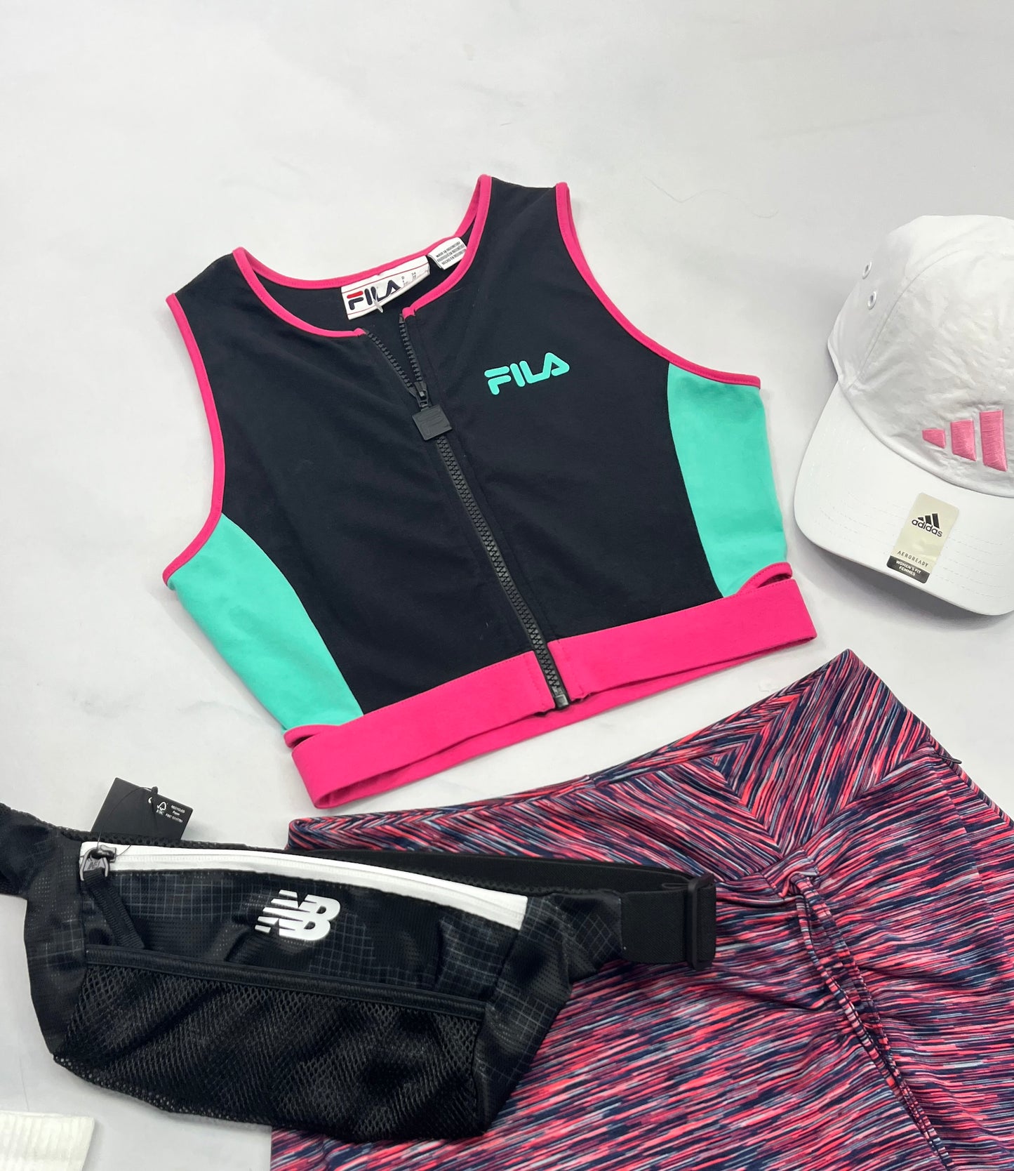 🌴 Top : sport Fila . Zip au devant en beau coton stretch comme neuf ! XS/ femme .
