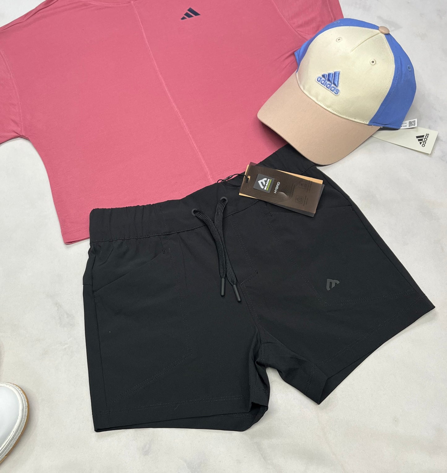 😍 Short tissu sport : Black Mountain 10 ans fille neuve .Poche avec zip au dos . Taille élastique .