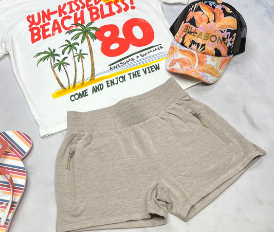 ☀️ Short : Black Mountain soft stretch confo . Logo écris au dos . Couleur beige/café tendance . + 9-10 ans fille neuf !
