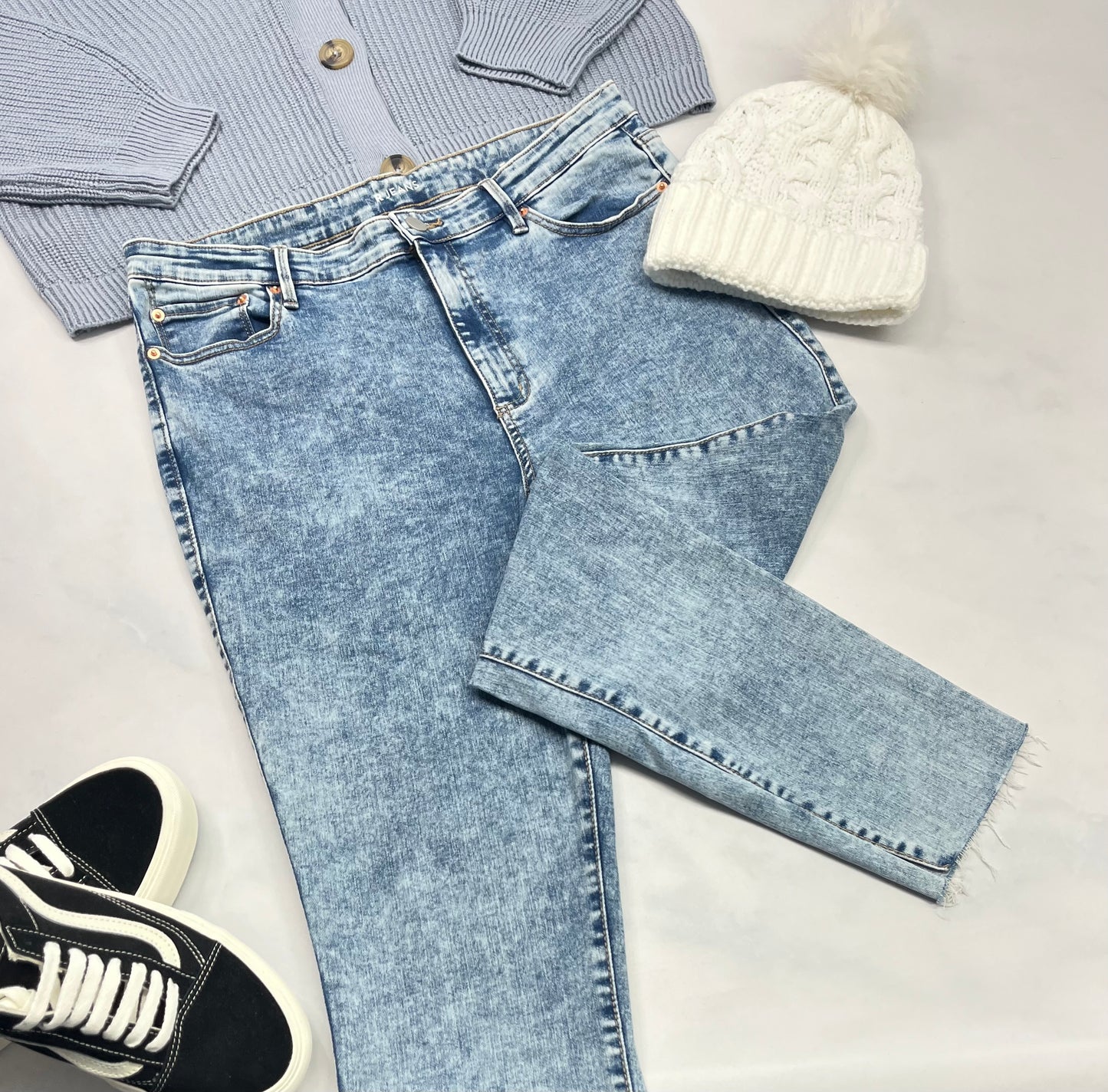 ❄️ Skinny jeans : Reitman taille haute stretch . Fente au bas superbe . 33( 12-13 ans femme ) comme neuve.