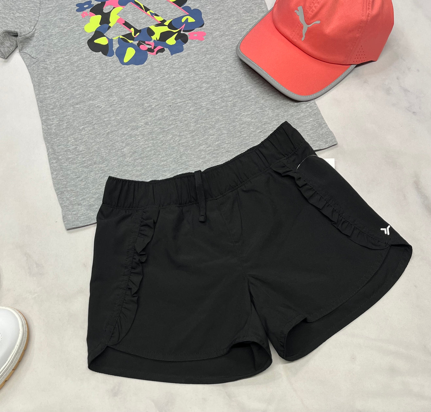 🌴Short noir : en tissu de sport souple culotte intégré . Beau détails aux poches . 8(7-8 ans fille ) neuf !