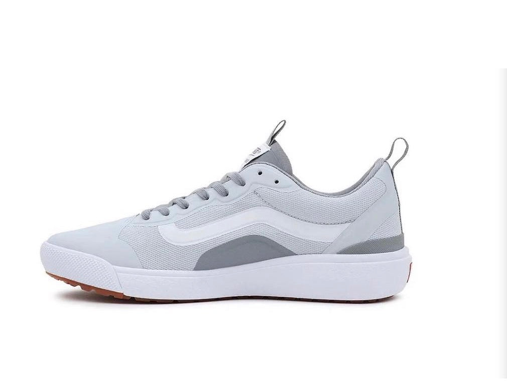 😍 VANS : unisexe Bleu , gris pâle  et blanc . Modèle hyper léger et confortable . Superbe avec un jeans autant habillé en sport . Gr : 10 femme ou 8.5 homme .