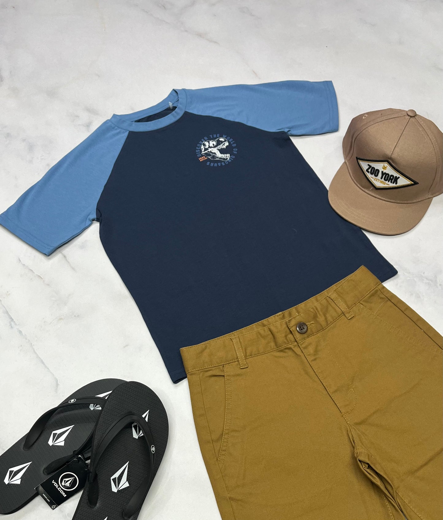 🌿 T-Shirt : Logo Dino . + 7-8 ans garçon Tag neuf !