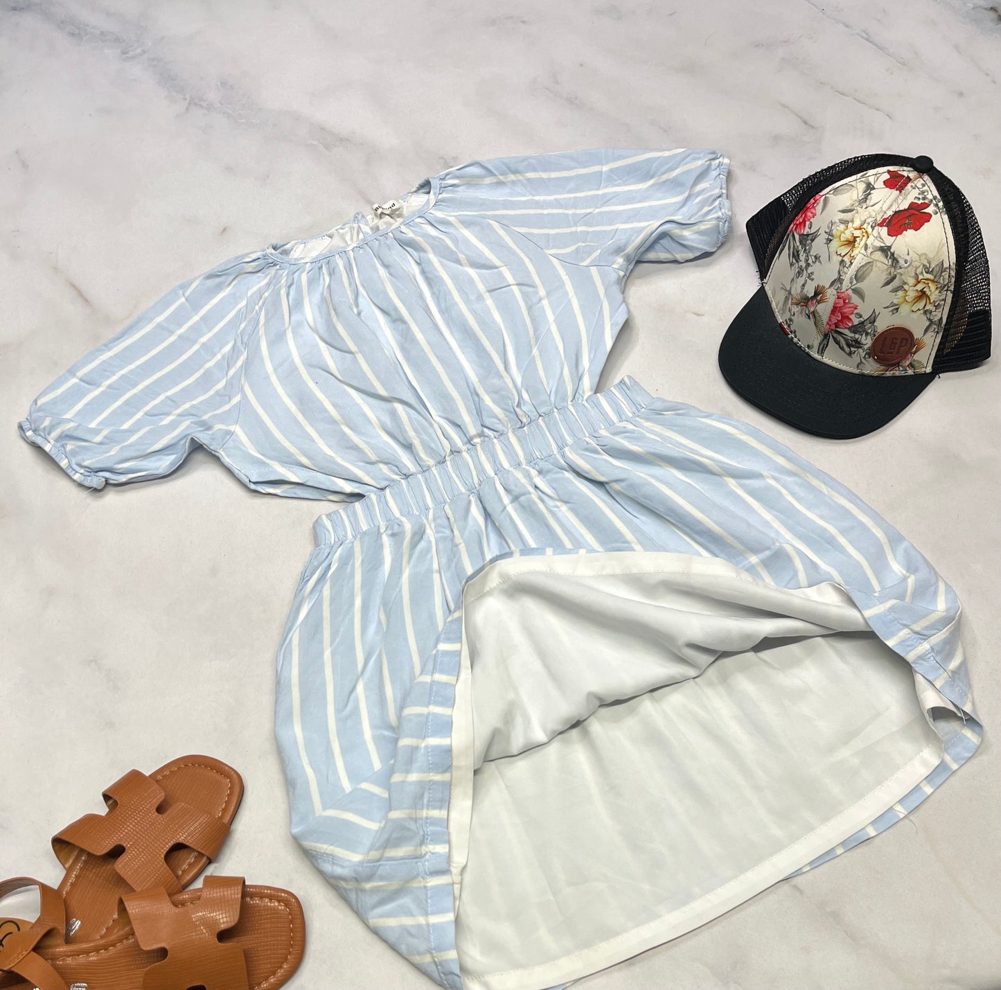 🌷 Robe : rayé souple blum 8+ 7-8 ans confo fille comme neuve . Doublure souple intégré . Look avec 2 ouvertures de chaque cotés  de la taille .