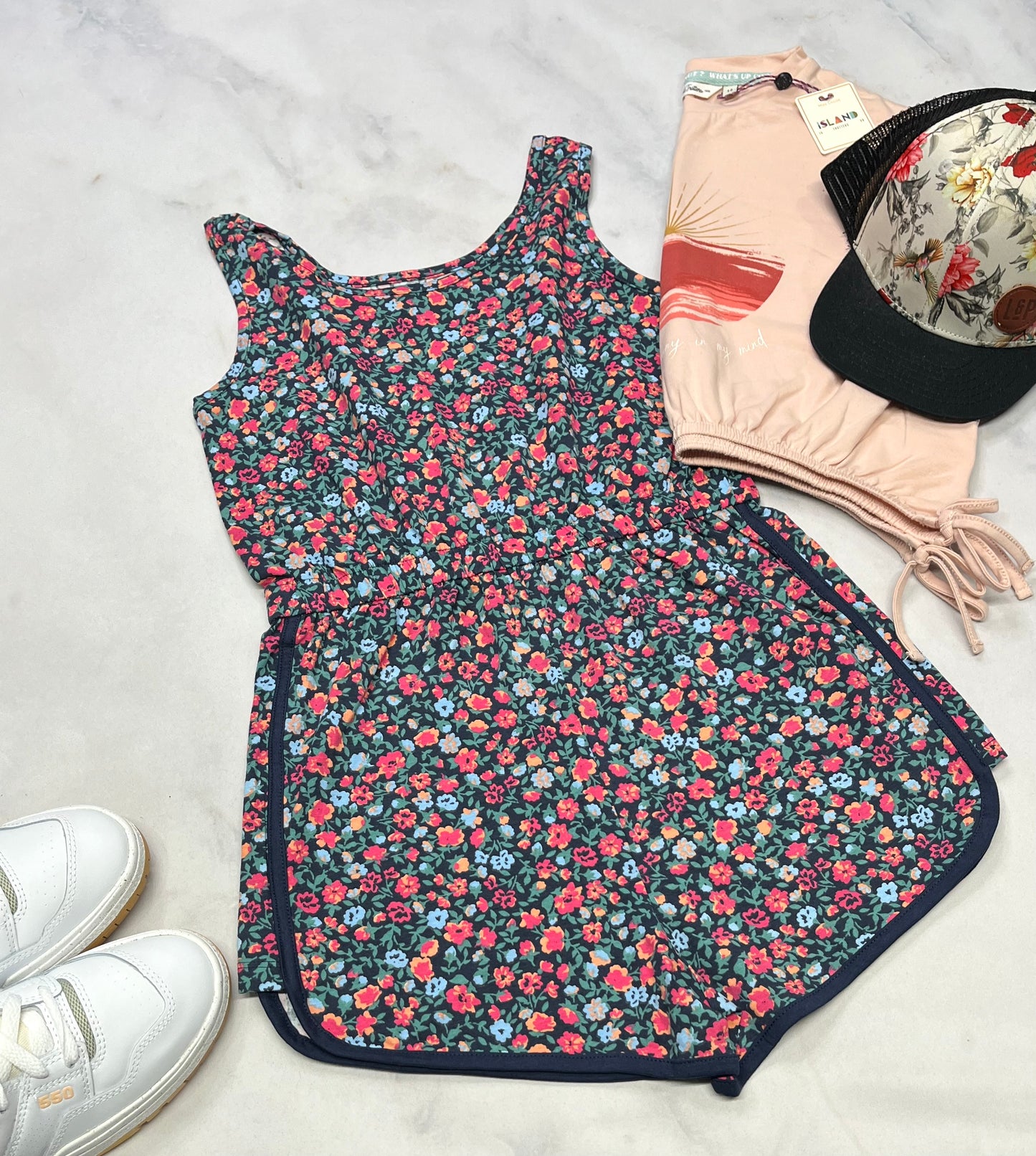 🌺 1 pièce short : fleurit fait 10-12 ans fille  neuf !