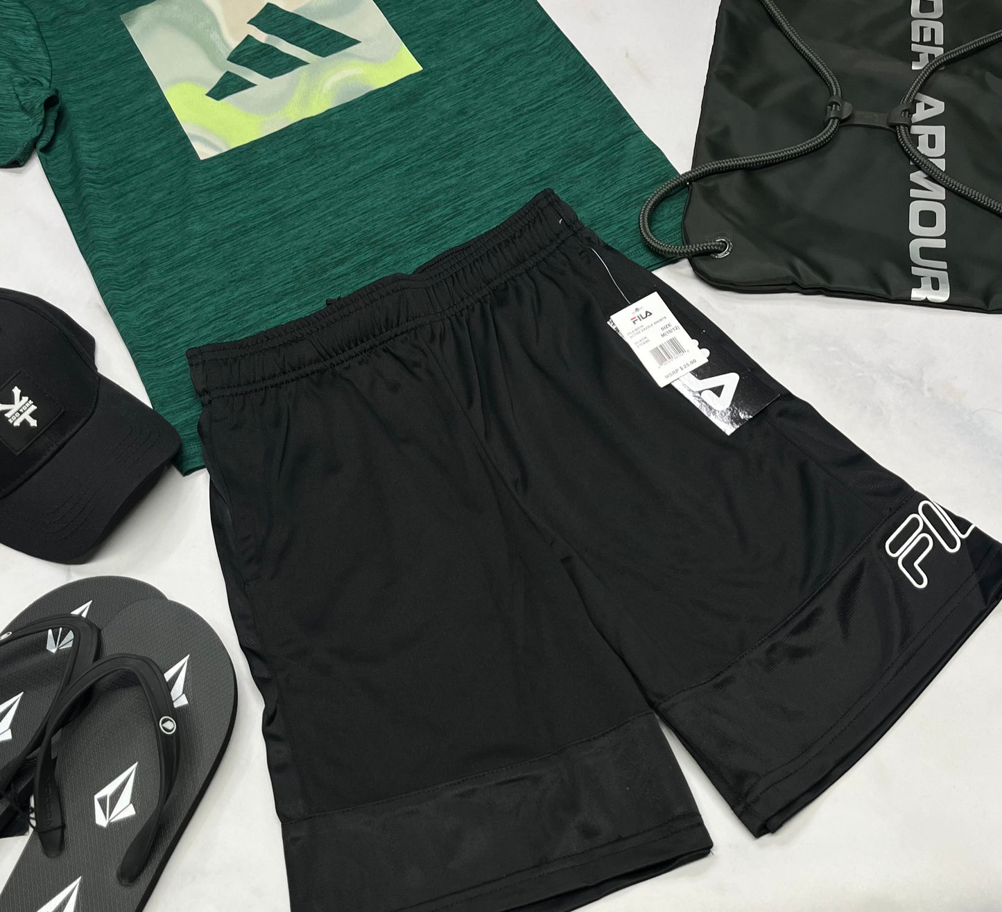 🌵 Bermuda : Fila en tissu de sport neuf ! 10-12 et 18 ans dispo neuf !