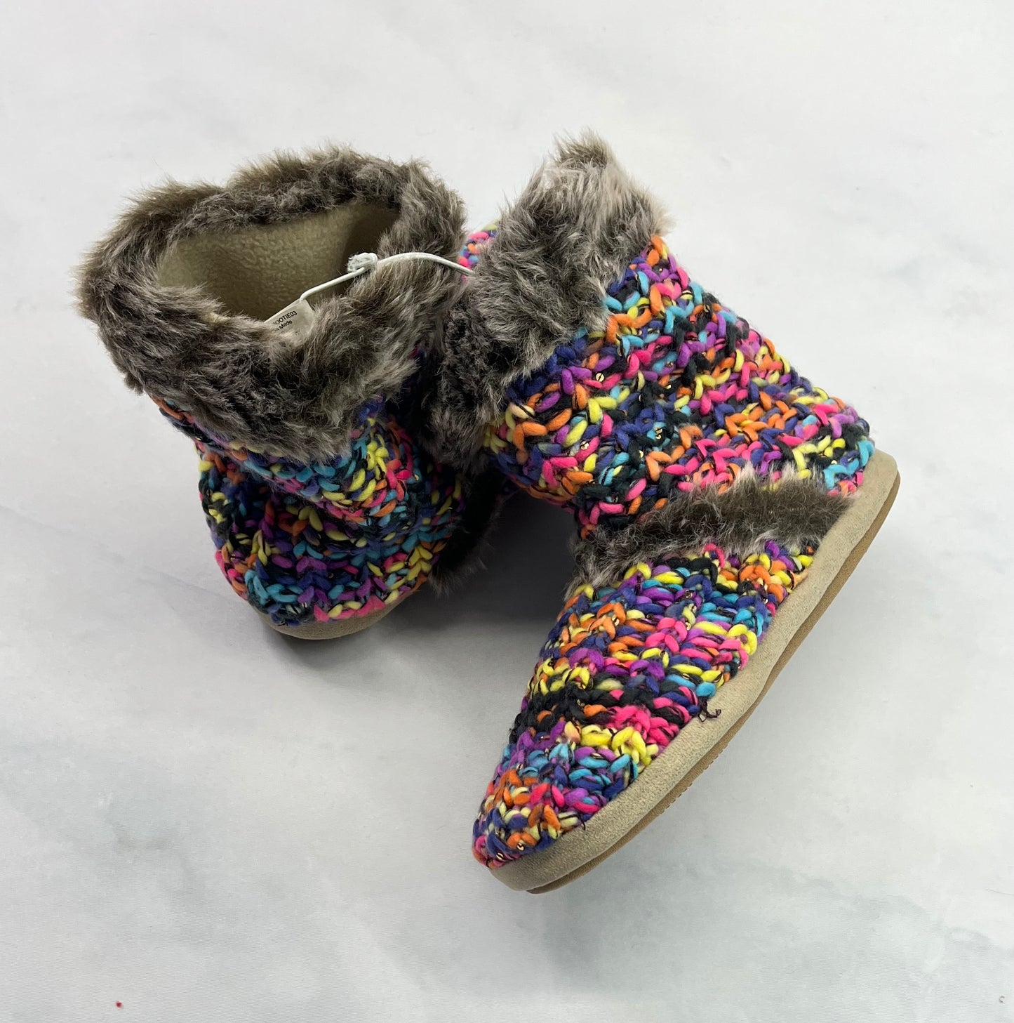 Pantoufle : femme grandeur (7-8)femme . Neuve!