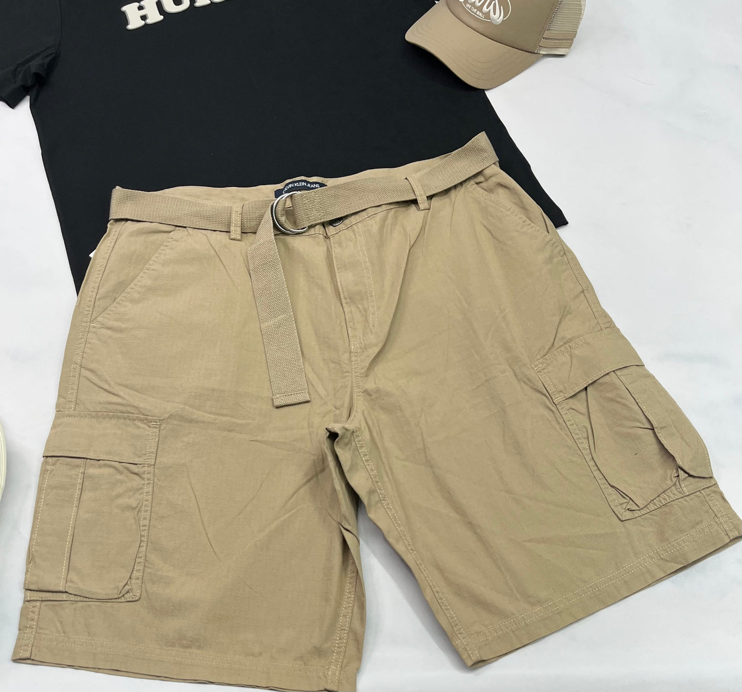 🤩Bermuda cargo : Calvin Klein beau coton souple avec ceinture amovible . Gr:38( XL homme neuf ) .