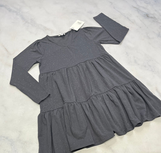 Robe grise avec petit point brillant dans le tissu . Beau coton stretch 10(9-10 ans ) neuve. .