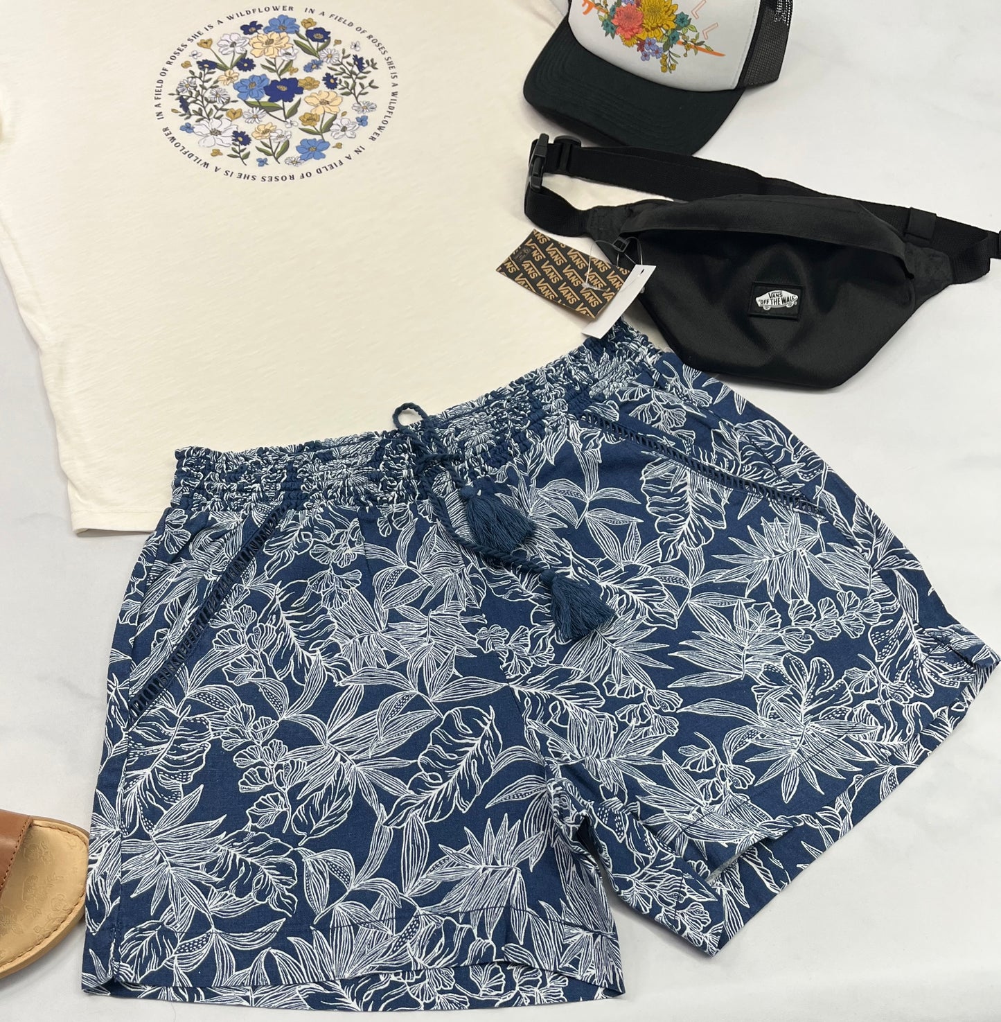 🌿 Short: fleurit look lin souple M/ femme neuve . Taille élastique avec poches .