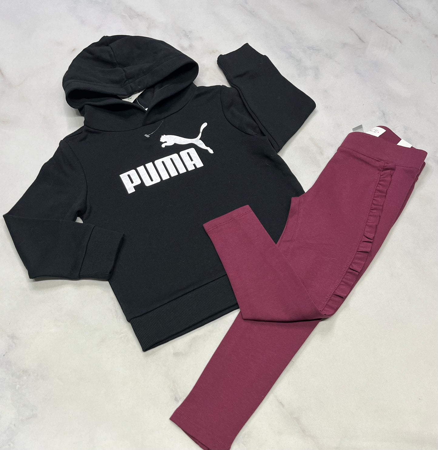 Duo neuf 4 ans : Ouaté puma logo argenté neuf + Jeg. 4 ans neuf!