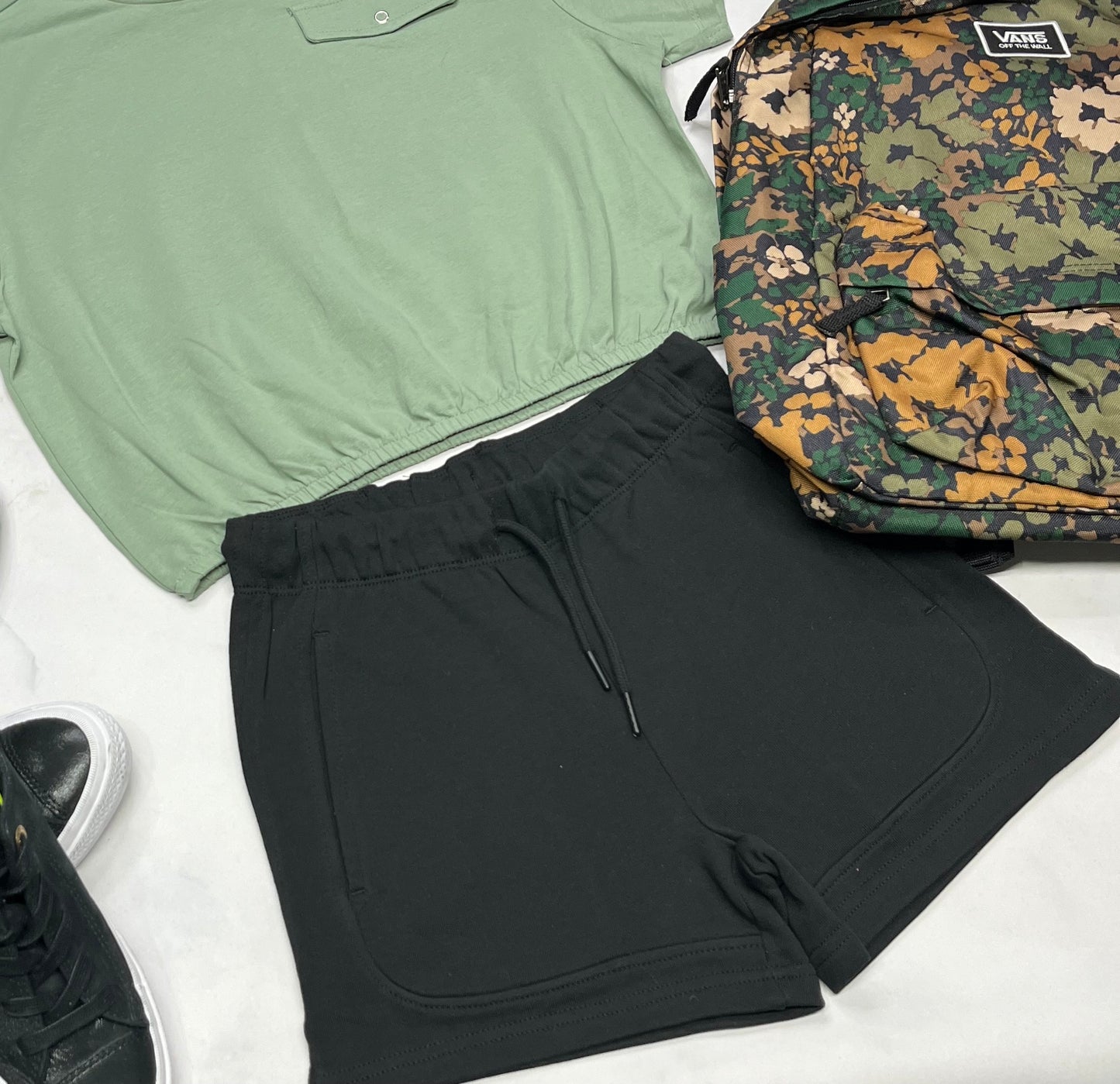 🍃Short : ouaté taille haute Level fait 10 ans fille neuve .