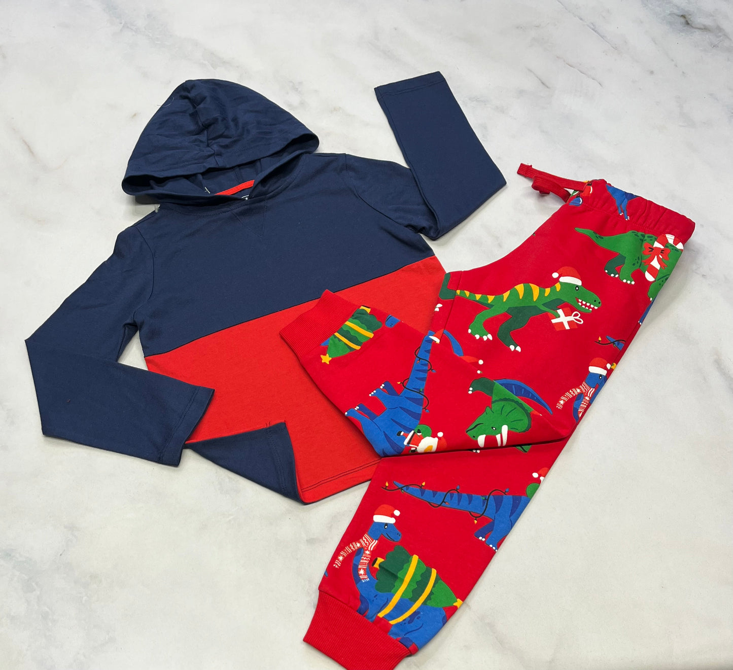 Duo neuf ! Cagoule en coton léger + 5 ans et jog neuf ! 5 ans chaud à l’intérieur.