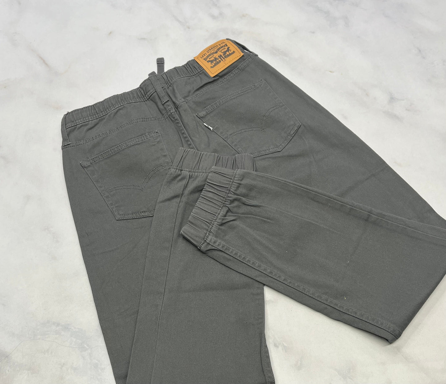 Levis : Jog. mou en coton confo 12-14 ans comme neuve ! Pas porté .