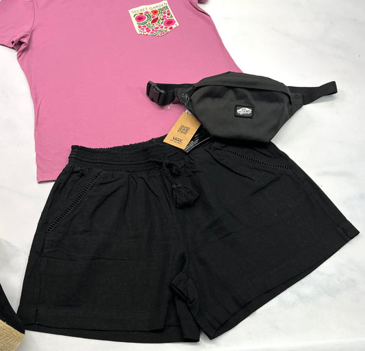🌷 Short noir : Look lin souple confo . Taille élastique neuve ! Poches sur les côtés . L( fait 10-12 ans ) femme .
