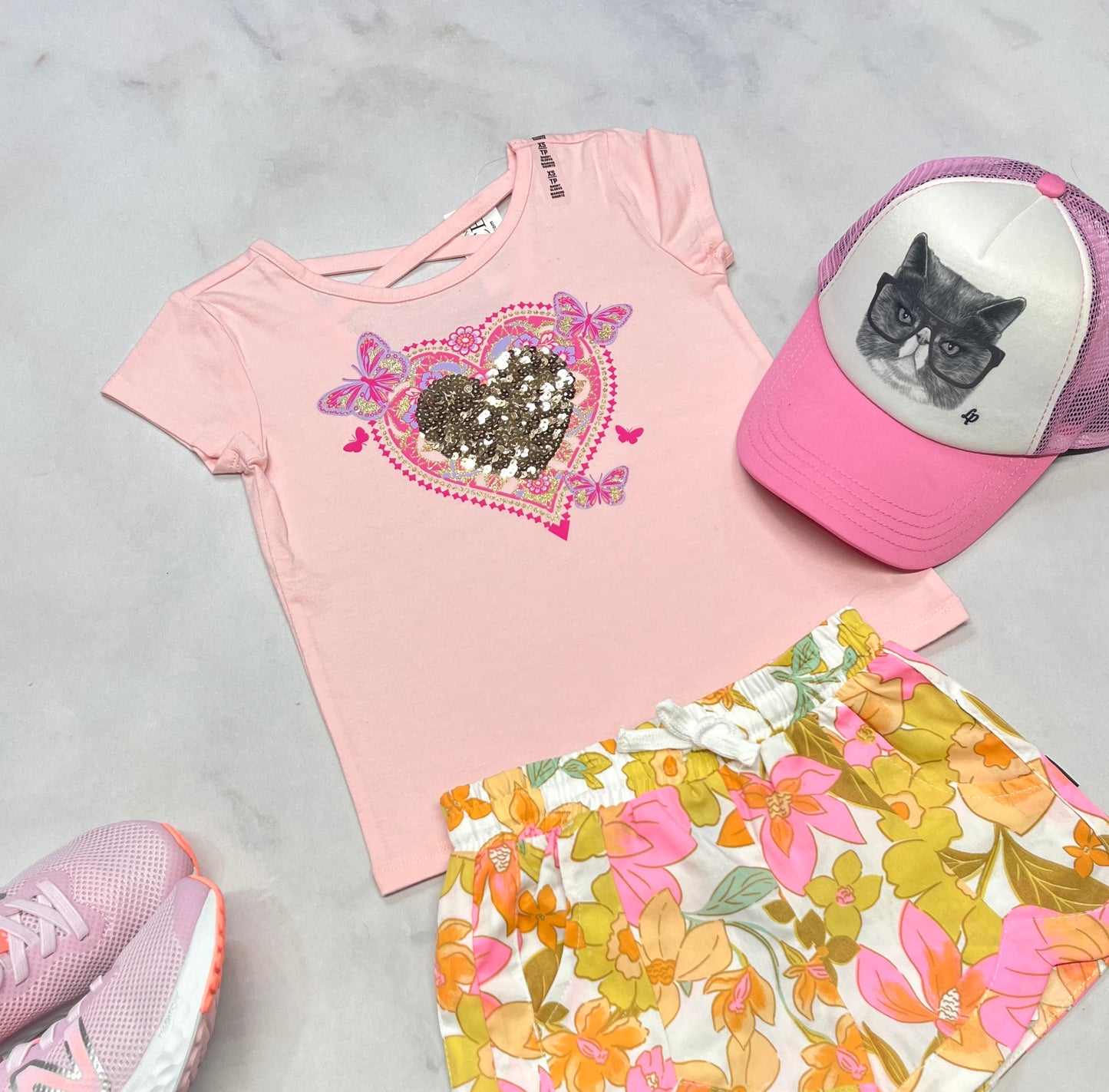 🌸 Manche courte : cœur brillant avec beau détails au haut du dos . 4 ans fille neuf !