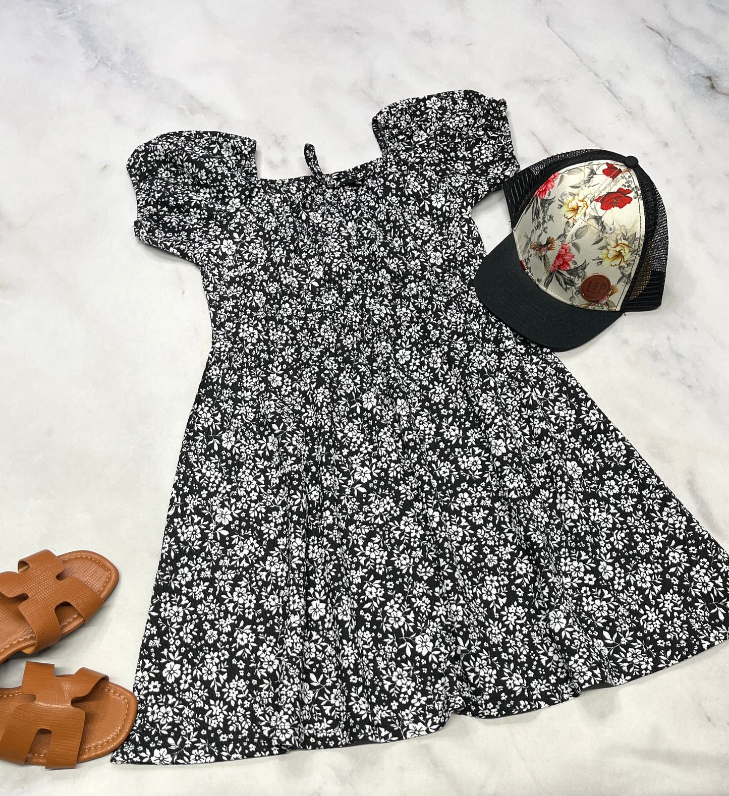 🌷 SOLDE : Robe fleurir stretch 10-12 ans neuve mais du rouge pâle dans le tissu au niveau de la découpe de la taille .