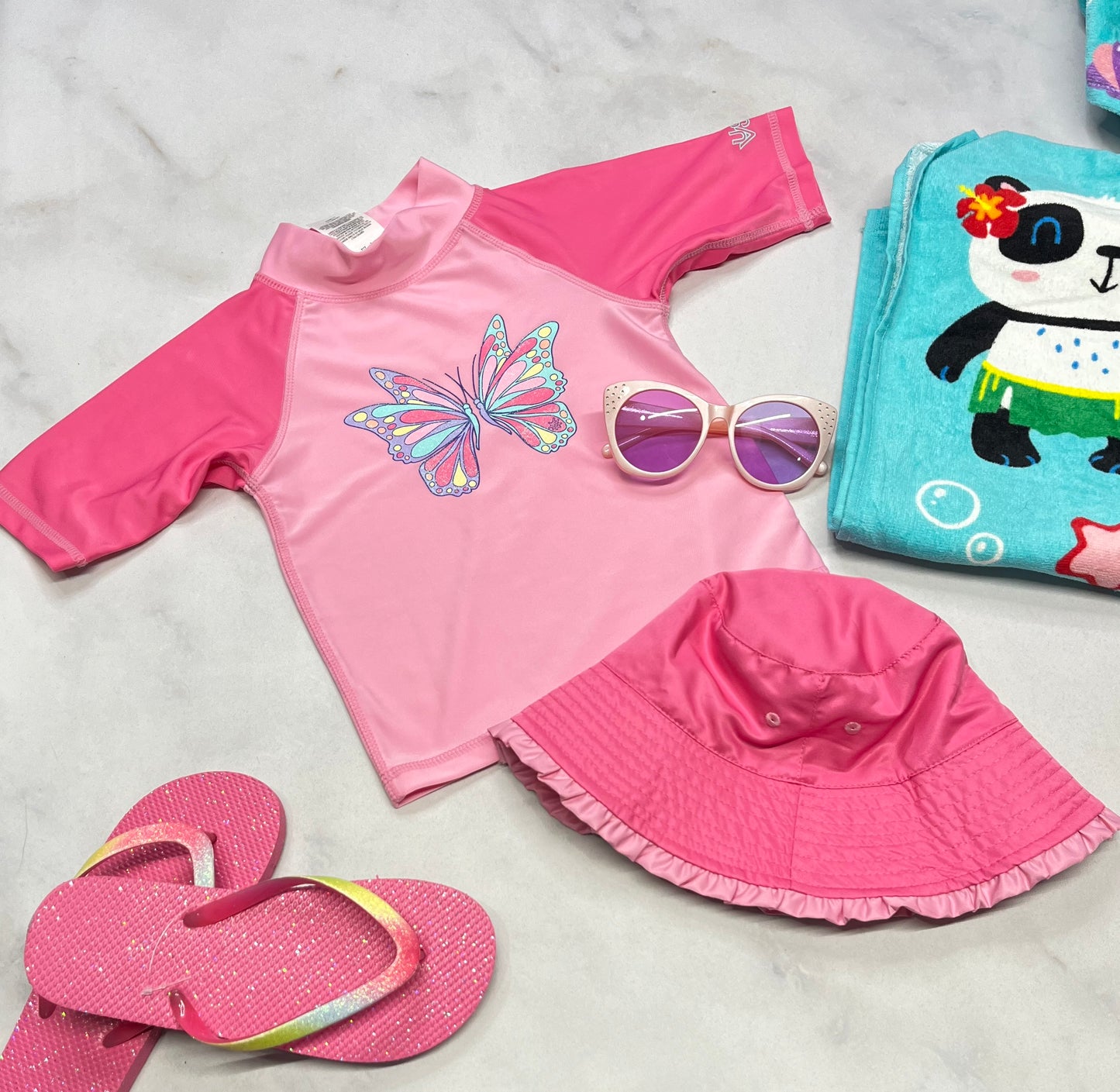 💦 Duo neuf ! Chandail maillot et chapeau UV skinz réversible . Fait 4 ans .