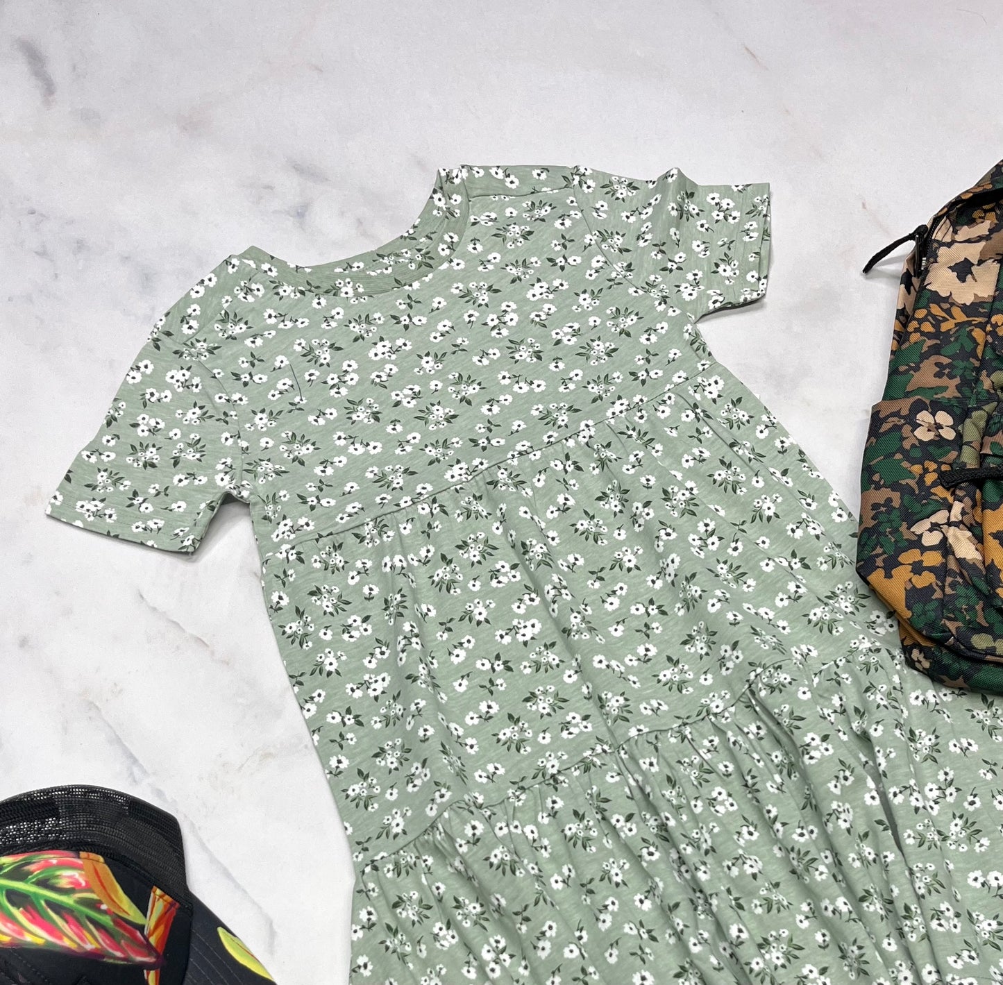 🍃 Robe fleurie : 4 et 5-6 ans fille neuve .
