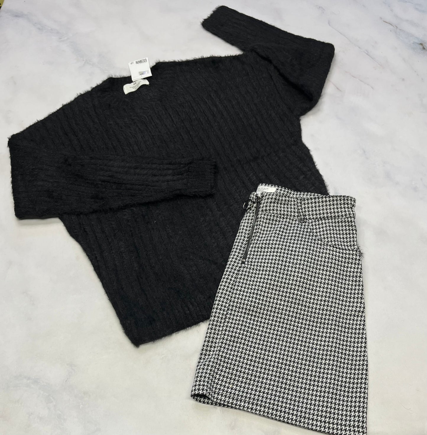 Duo : Tricot hyper doux et stretch 16 ans fille confo neuf ! + Jupe douce molle On s’en fout des garçons 16 ans ajustable comme neuve .