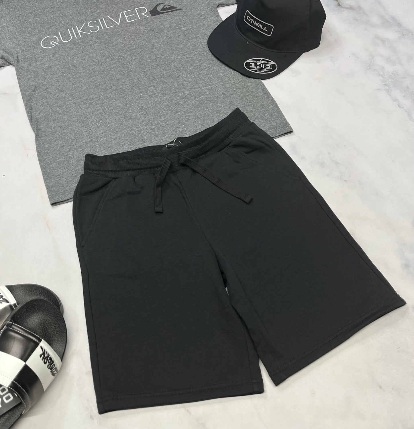 ☀️ Bermuda en ouaté noir : Tag 12 ans garçons. 1 poche au dos .