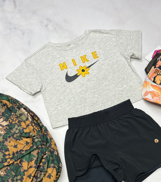 🌼 Manche courte : NIKE 6 ans fille neuf !