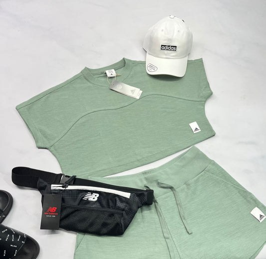 🌴 Haut Adidas : M/ femme look écourté neuf ! Tissu et look incroyable .