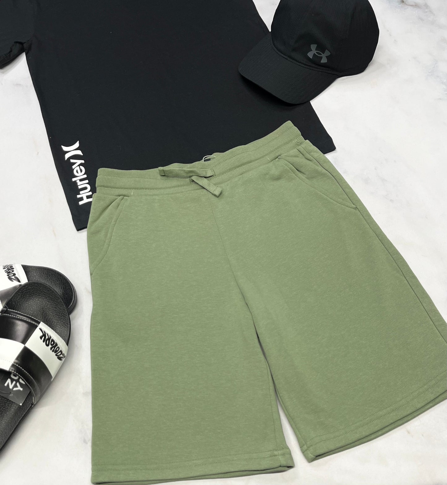 ☀️ Bermuda ouaté : Vert tendance , poche au dos . 14 ans garçon neuf !