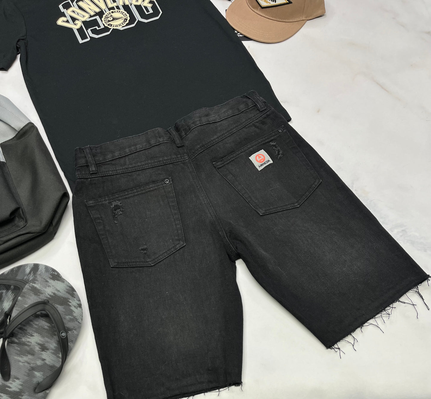 🤩 Bermuda jeans : Amnésia 13-14 ans neuf garçon . Ajustable .