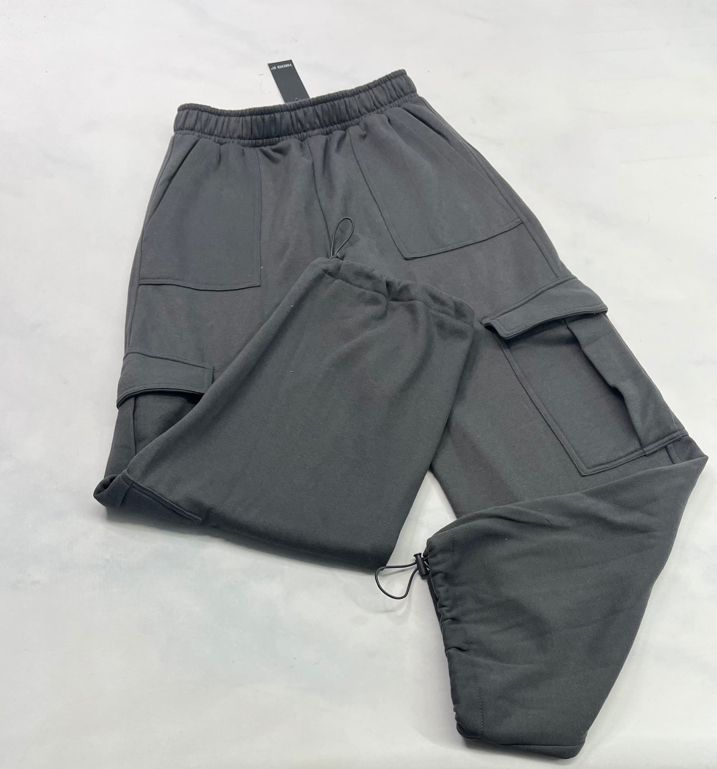 Jog. Forerver 21: Cargo en ouaté charcoal neuf ! Taille haute . Fait M/ femme jambe lousse tendance . Ajustable au bas .