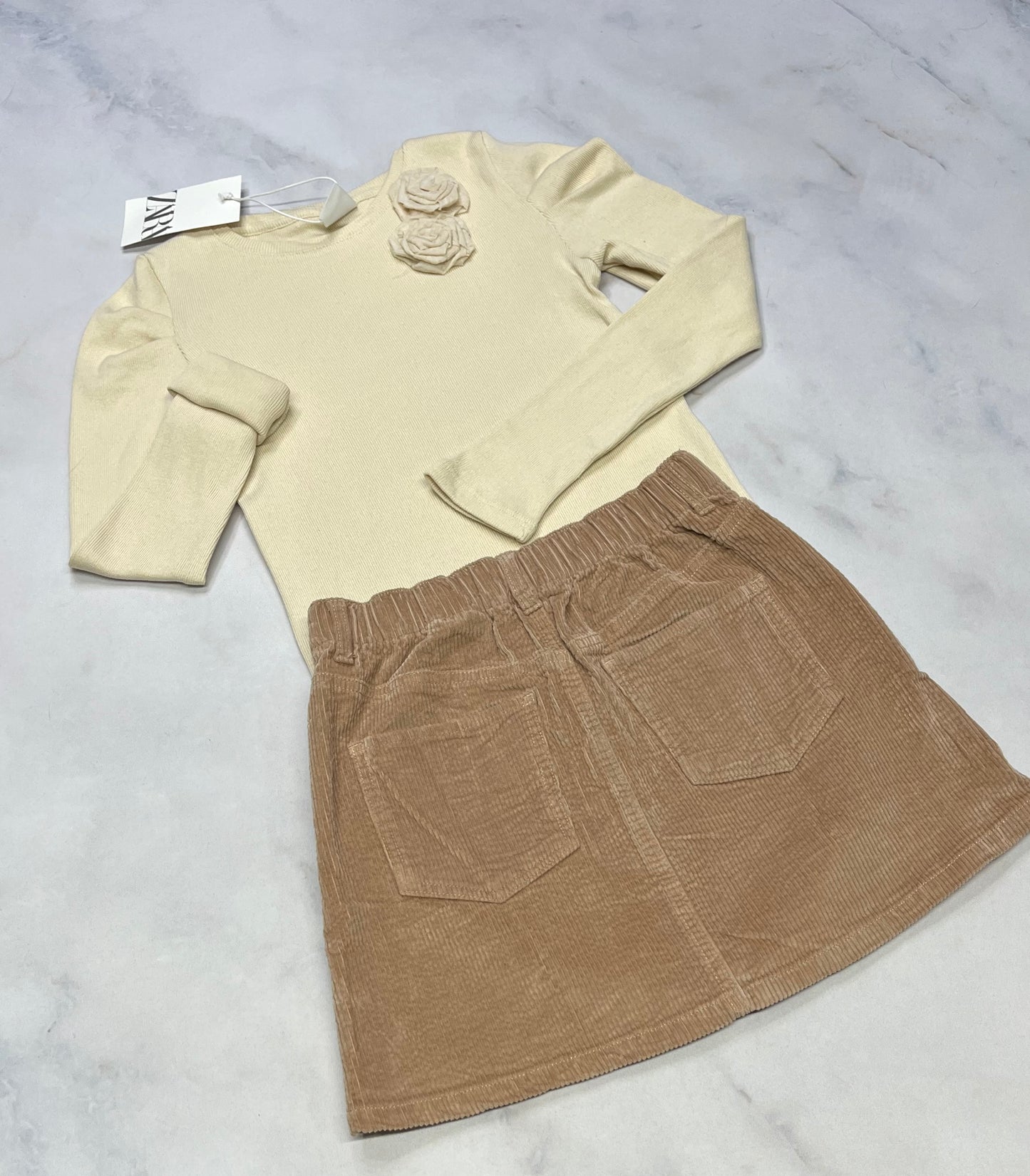 DUO neuf ! Tricot rib/ Zara + 8 ans +jupe en corduroy mou 7-8 ans .