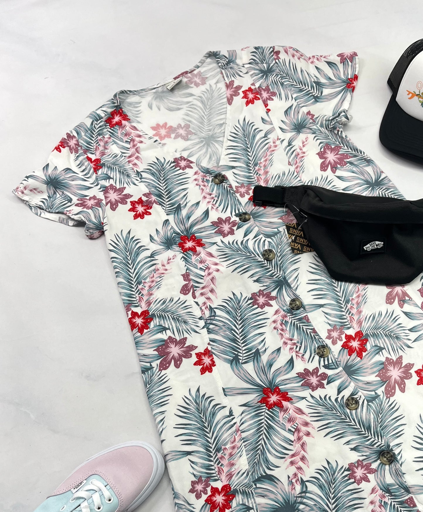 🌿 Robe : Hurley tissu mou confo S/ femme comme neuve . Ajustable avec cordon au dos . Superbe .